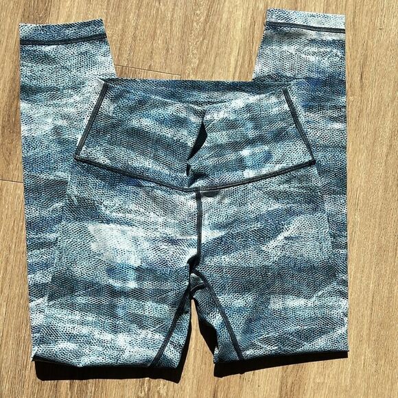 Lululemon athletica • Wunder Under High-Rise 7/8 Tight *Full-On Luxtreme 25" - Picture 6 of 9